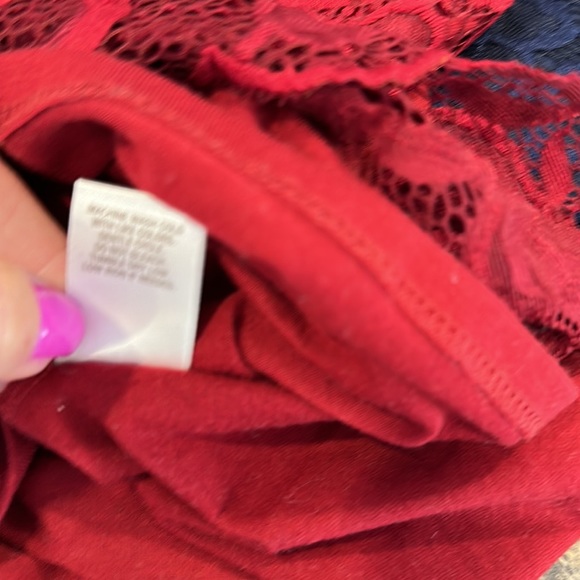 Lacy overlay on front with 3/4 sleeve and zippered back - Picture 7 of 7